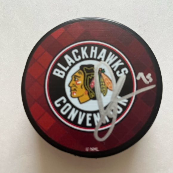 Dylan Sikura Signed Puck / NHL / Chicago Blackhawks - Picture 3 of 7